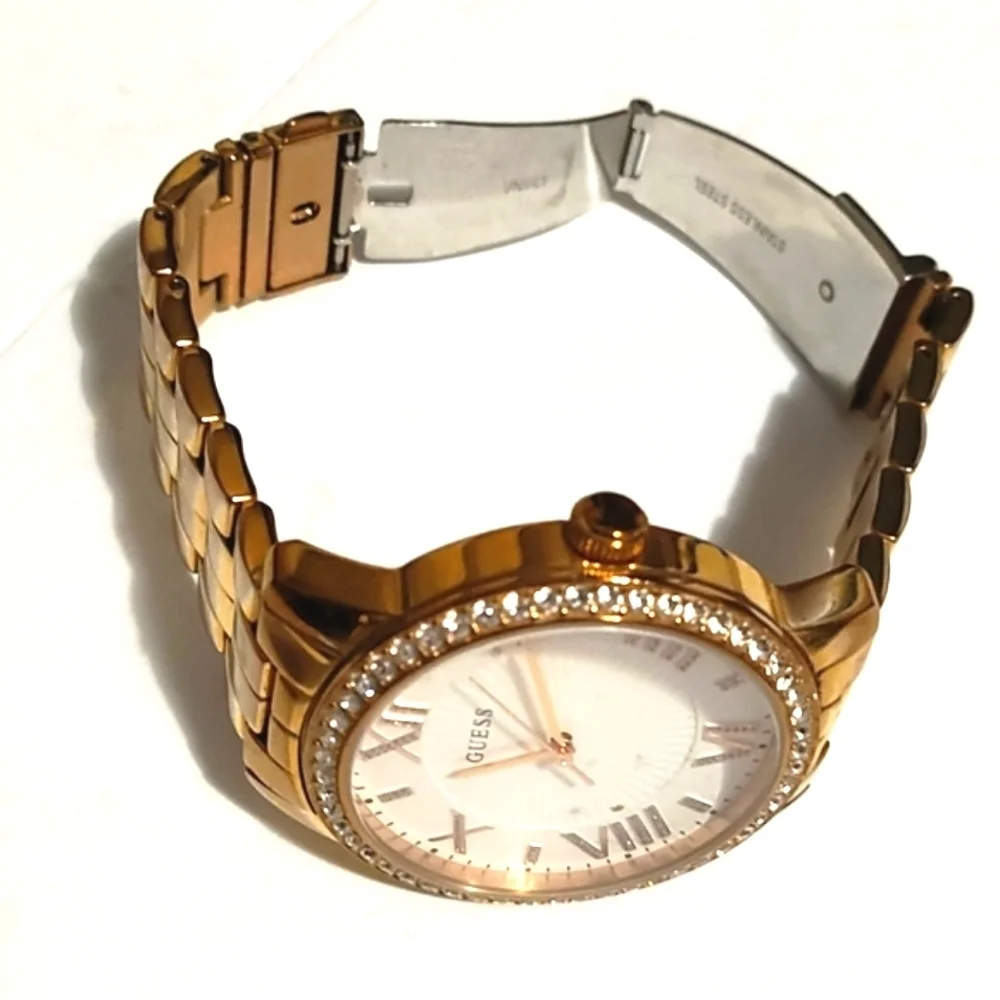 GUESS WOMEN'S GOLD-TONE GENUINE CRYSTAL QUARTZ SIZES 6 - 6.75